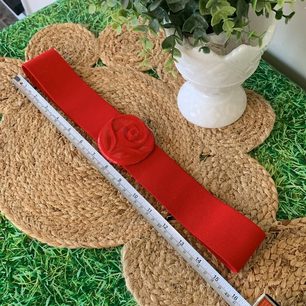 Red Rose elastic stretch belt with clip buckle, EUC